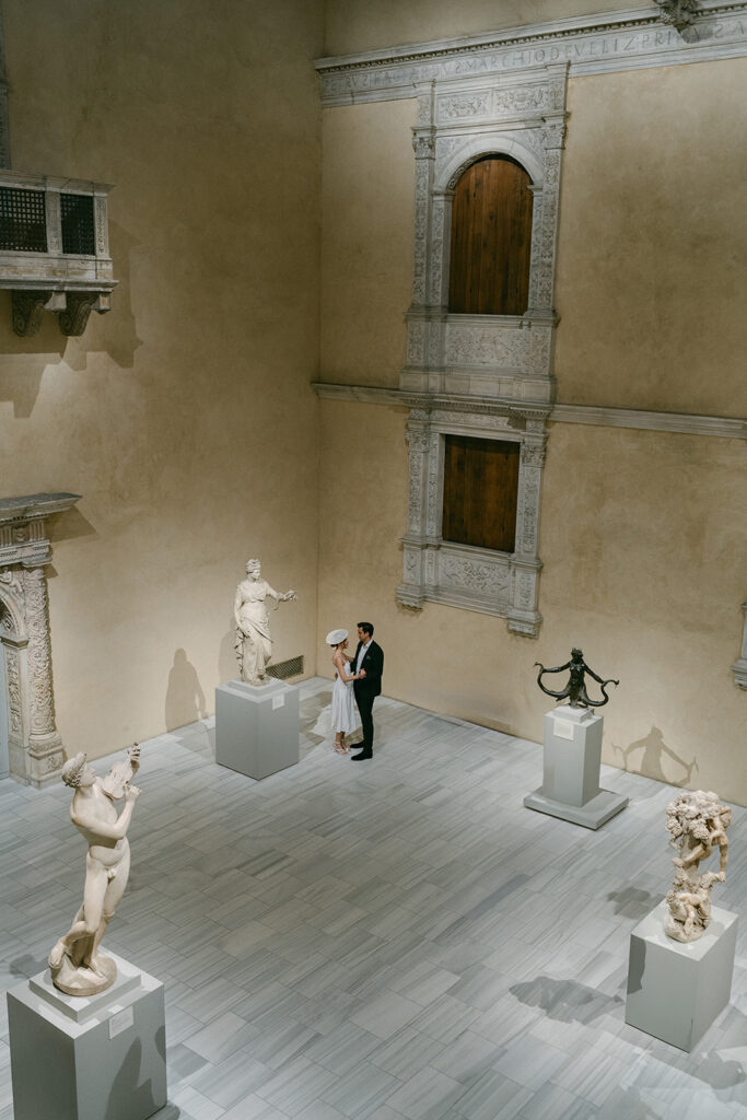 stunning pre wedding photoshoot at the MET