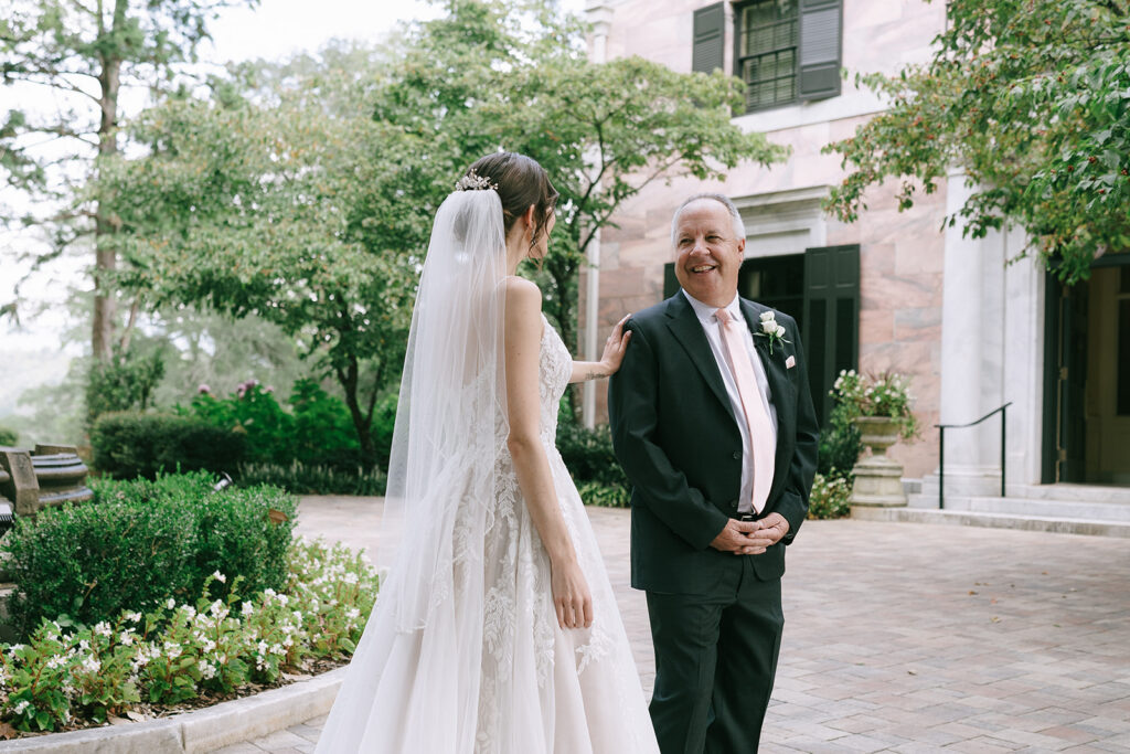 bride first look with her dad