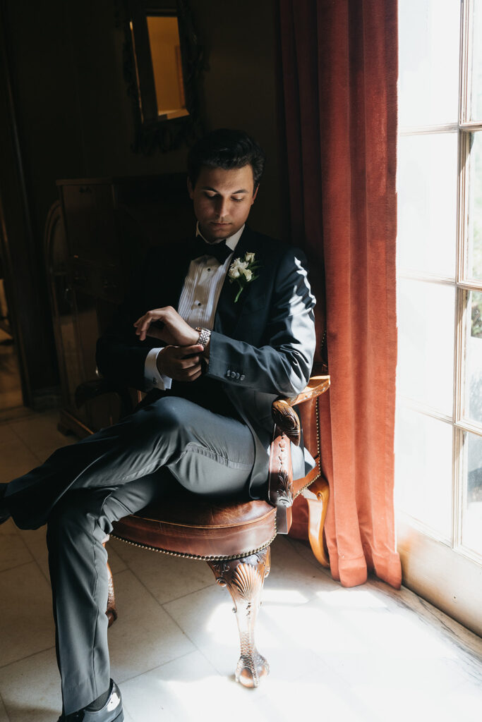 picture of the groom before the wedding ceremony 