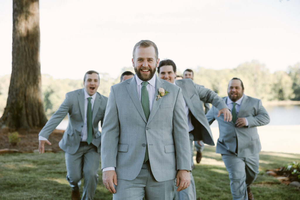 funny picture of the groom and his groomsmen 