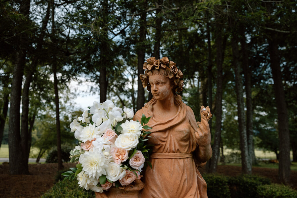 stunning wedding bouquet 