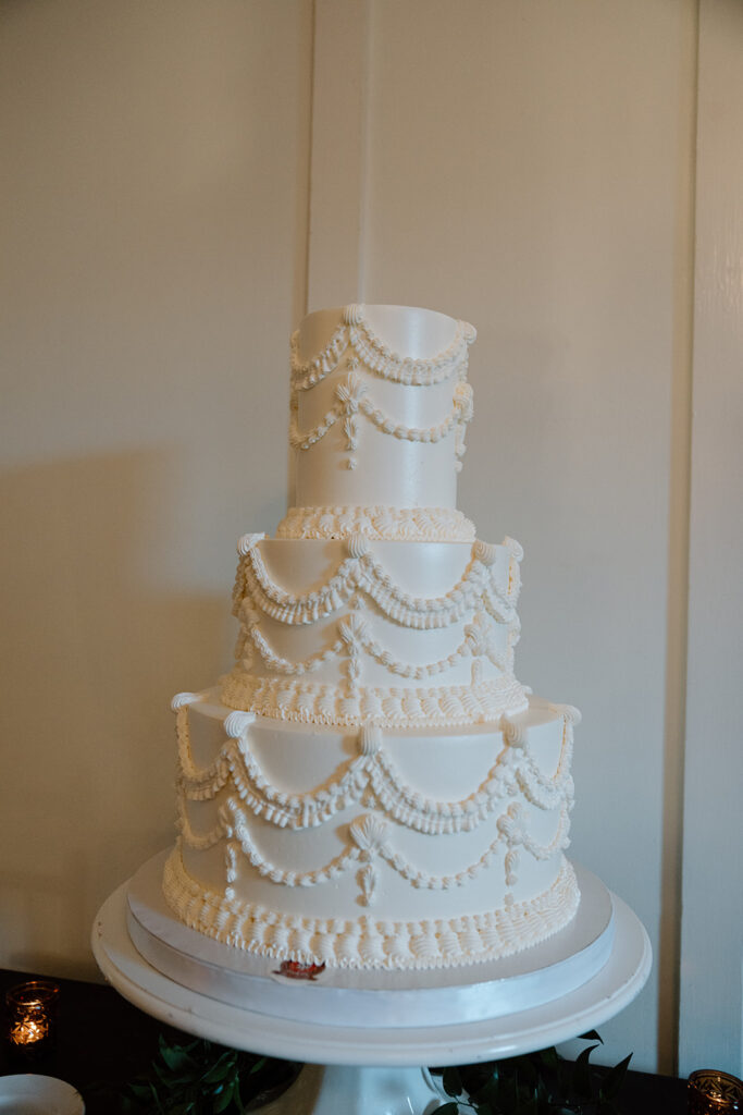 stunning wedding cake