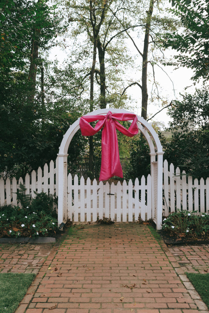 pink bow at the wedding ceremony 