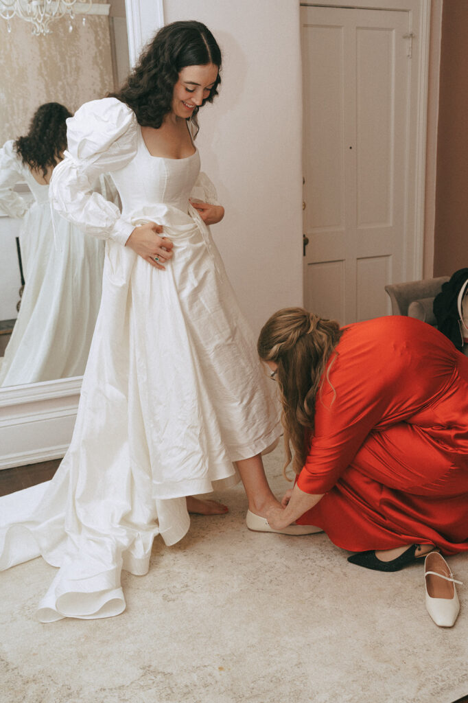 bride before heading to the ceremony 