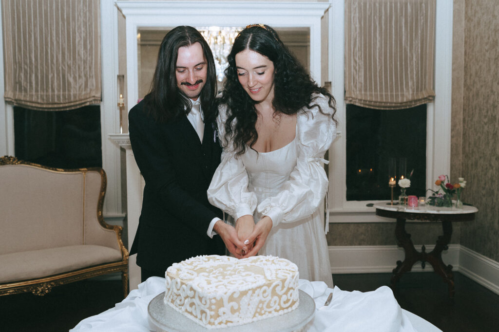 newlyweds cutting their wedding cake 