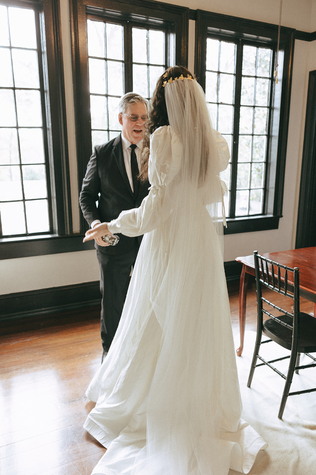 bride first look with her dad