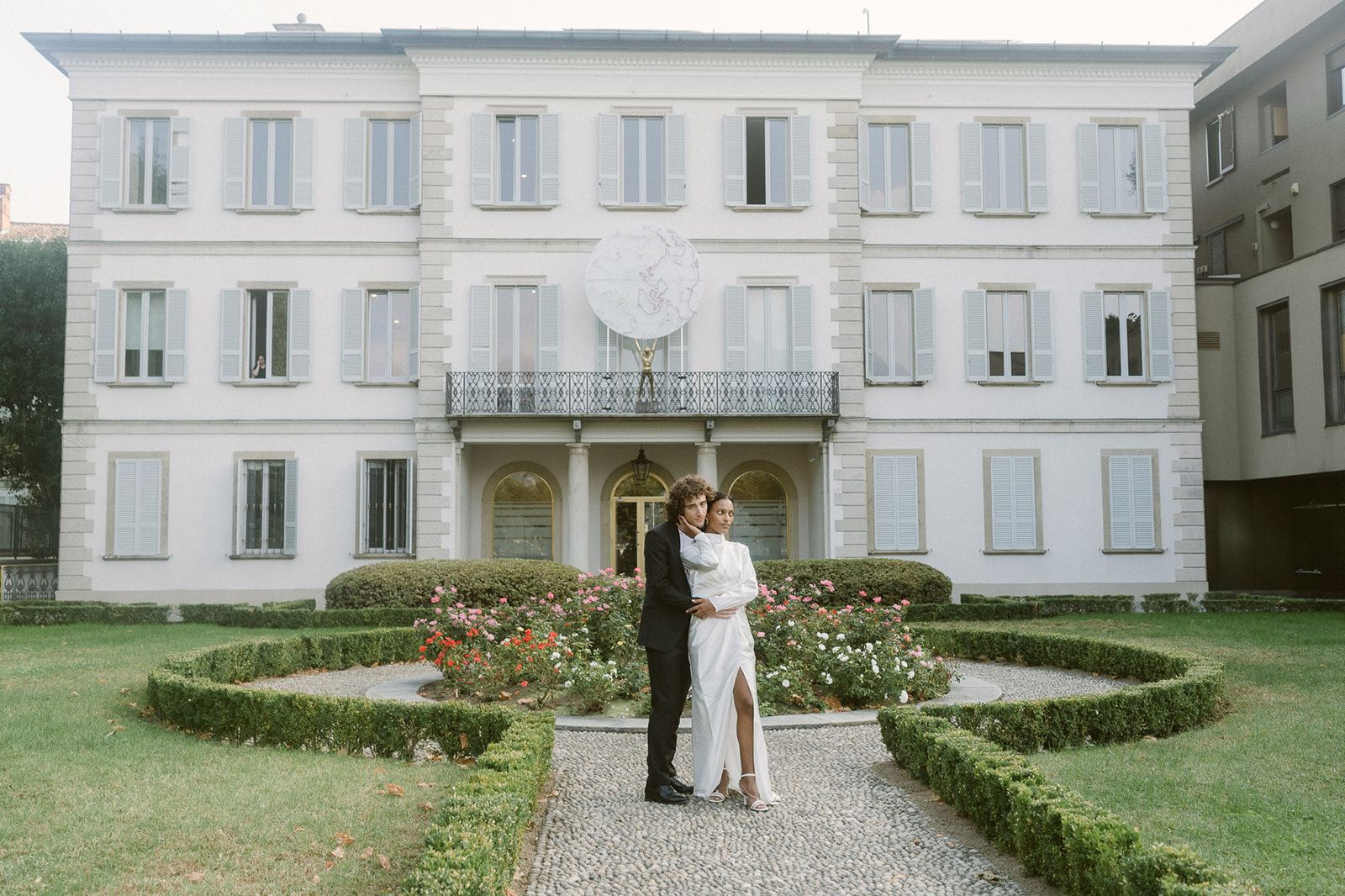 cute picture of the newlyweds hugging at their venue in lake como