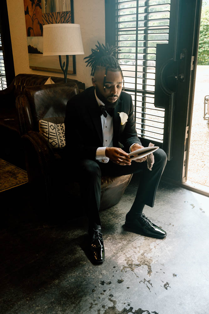 groom emotional reading a letter the bride sent him