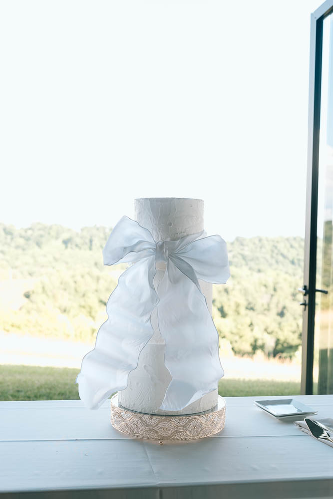 elegant wedding cake