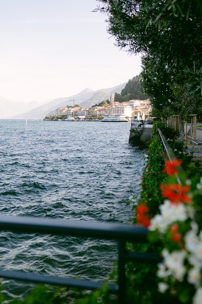 stunning picture of lake como