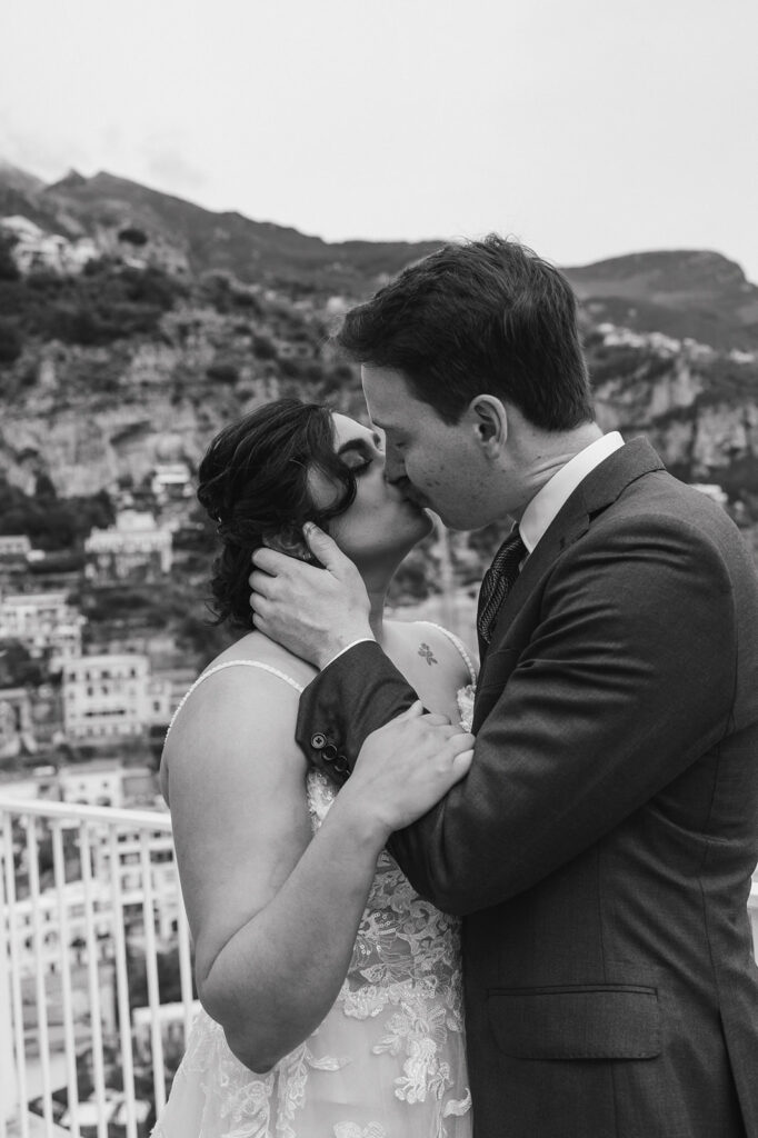 b&w portrait of the newlyweds kissing