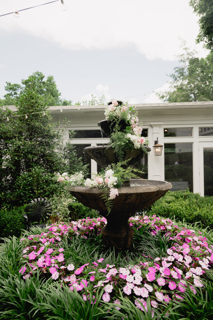 stunning florals at the summer wedding