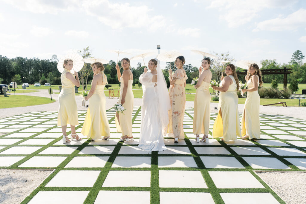 Cute picture of the bride and her friends