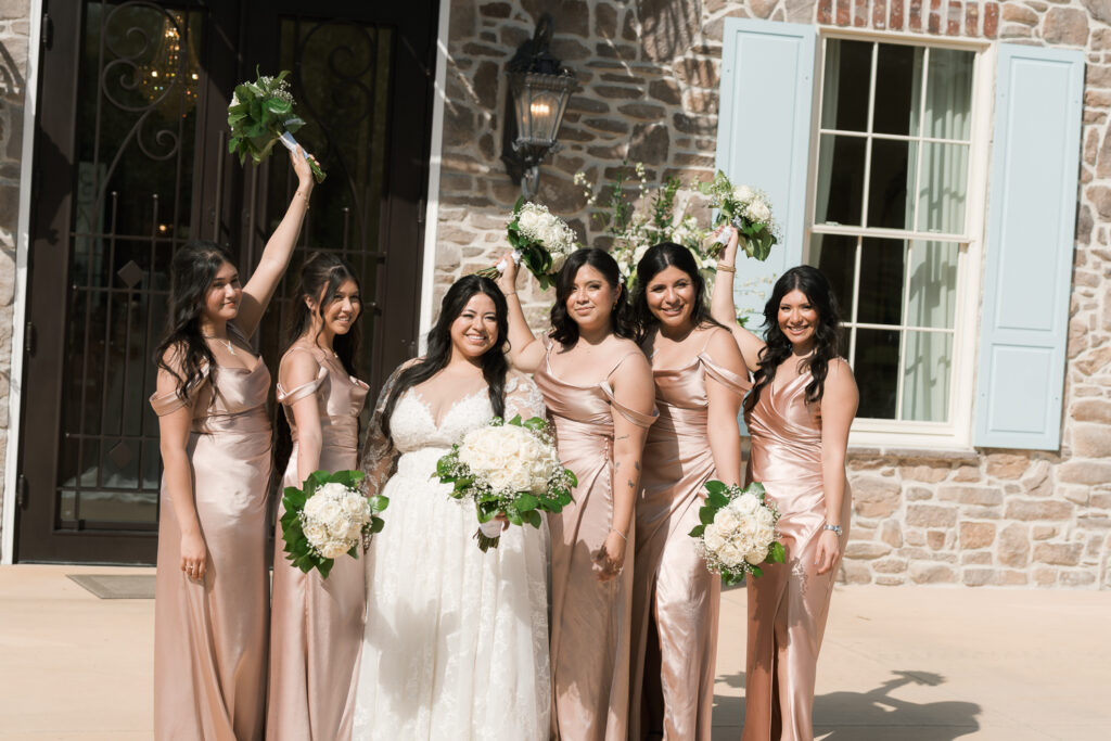 cute picture of the bride and her bridesmaids