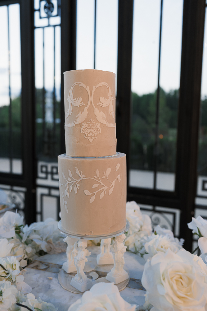 stunning wedding cake