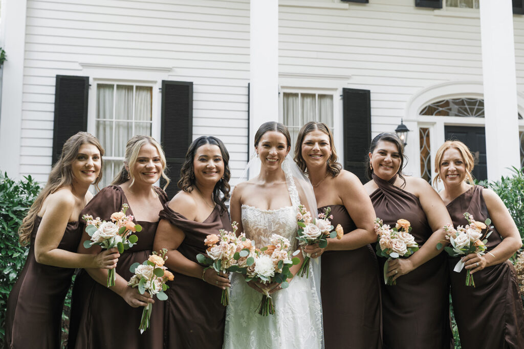 Beautiful picture of the bride and her friends