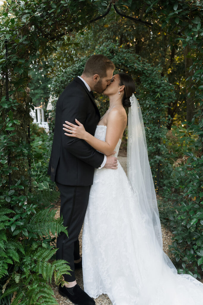 cute picture of the newly married couple kissing