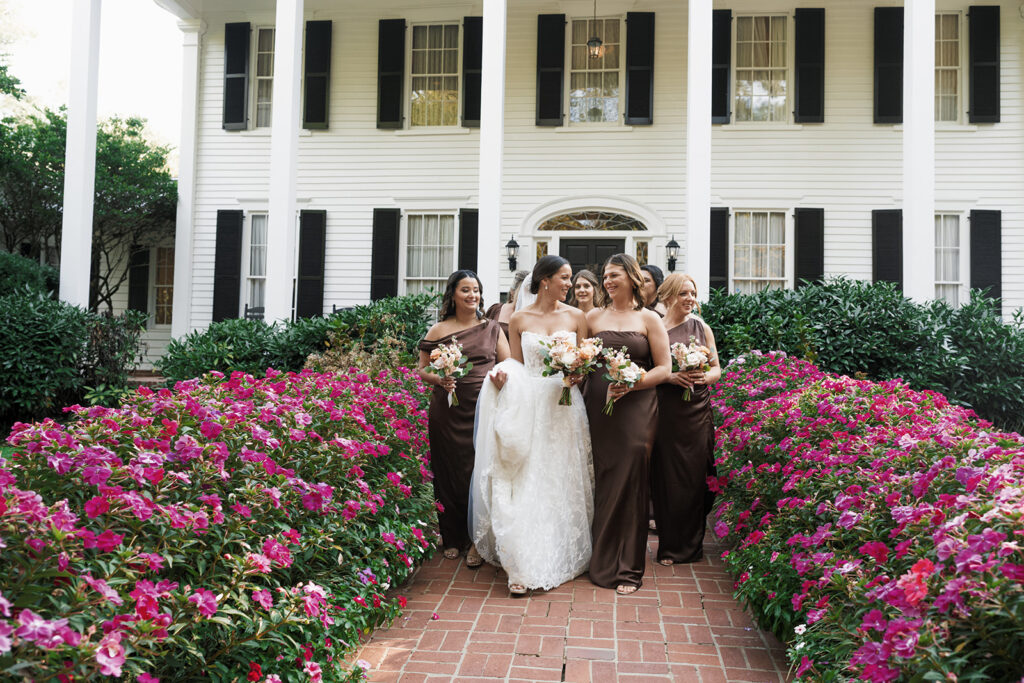 cute portrait of the bride and her frieds