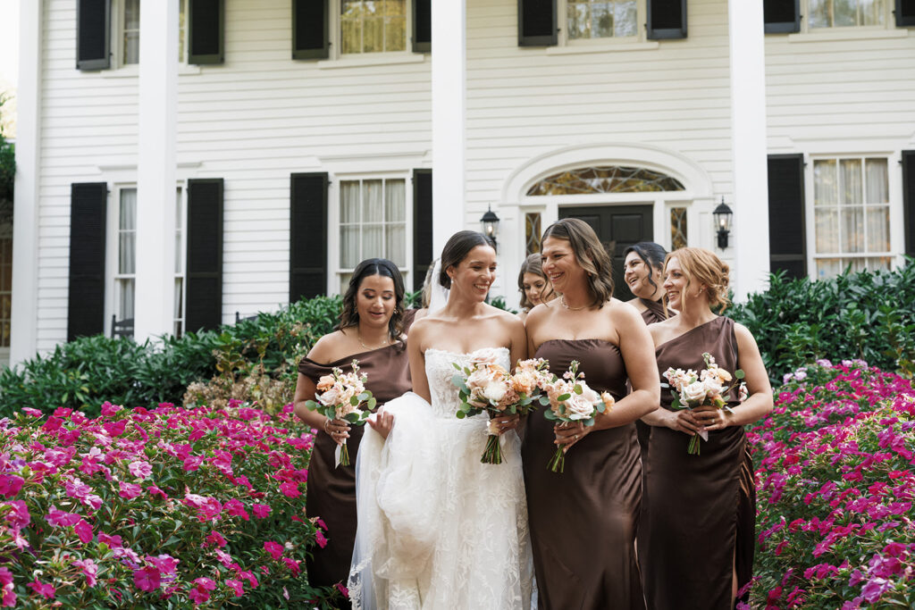 stunning picture of the bride and her bridesmaids