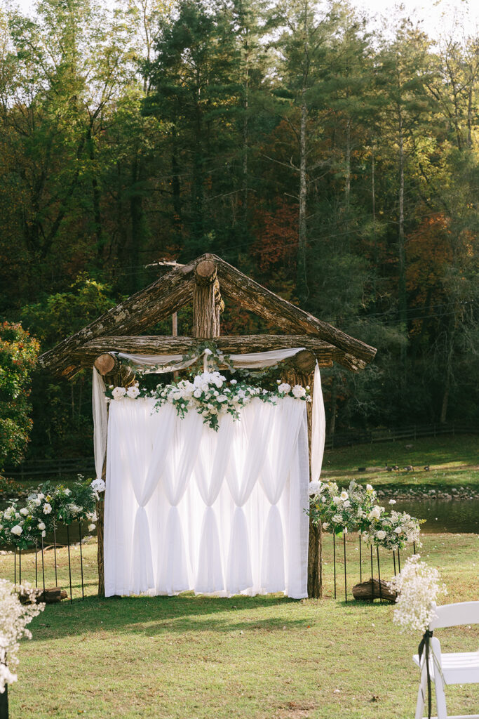 stunning ceremony decor