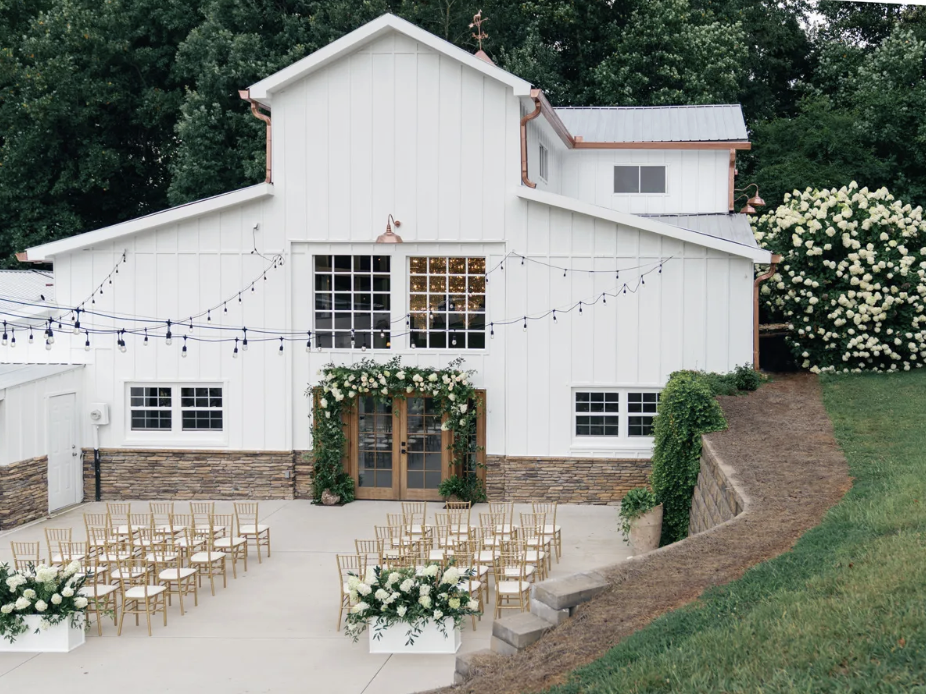 stunning florals at the wedding ceremony