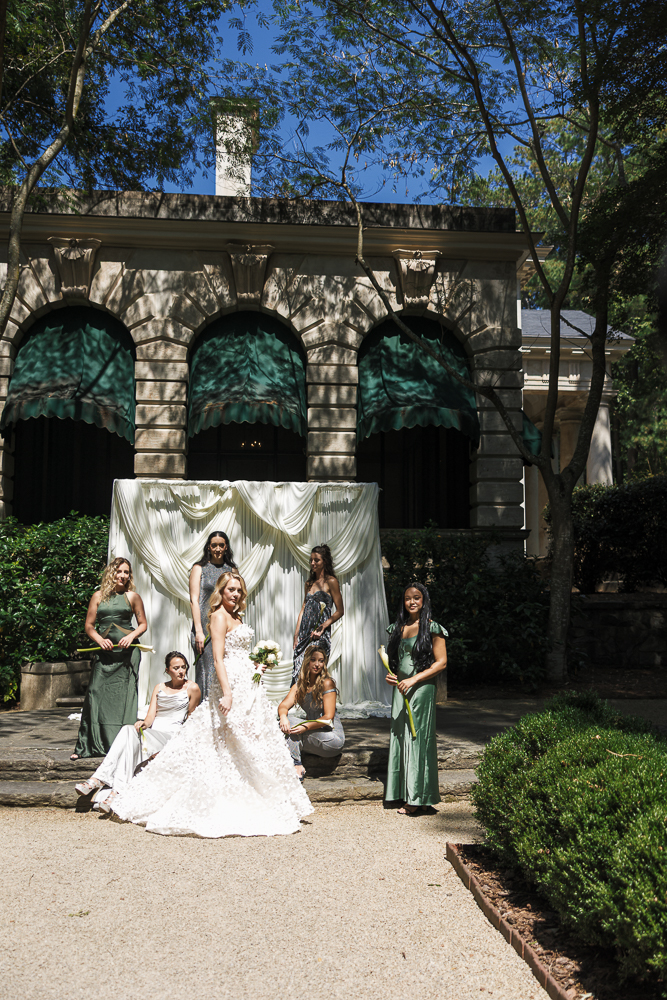 cute picture of the bride and her friends