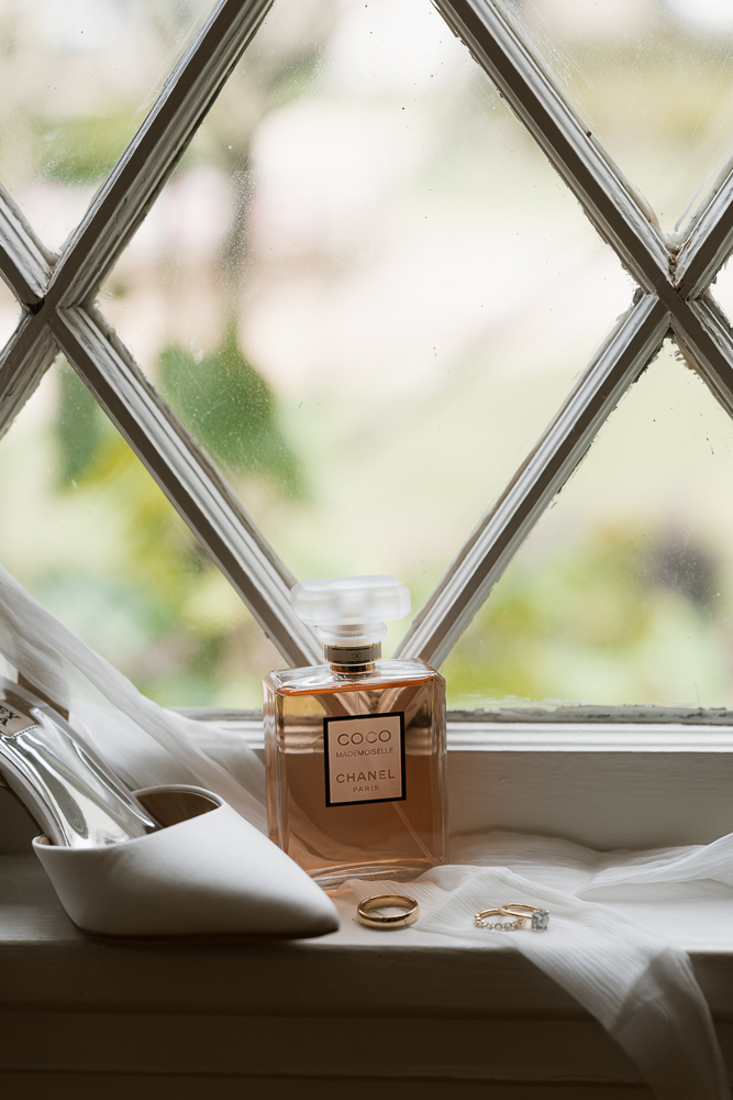 stunning picture of the wedding details