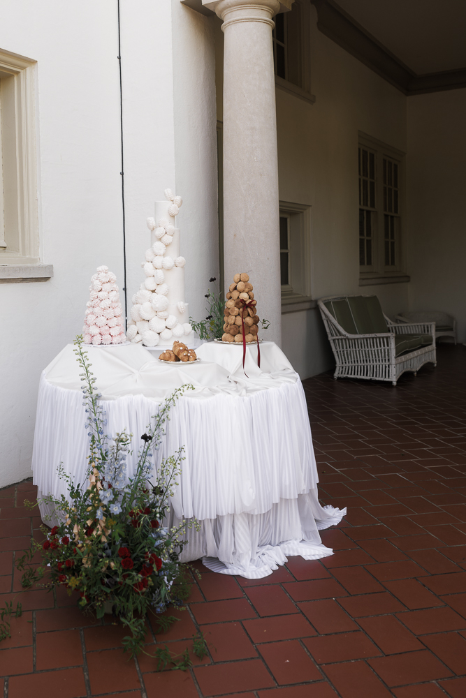 cute picture of the wedding cake